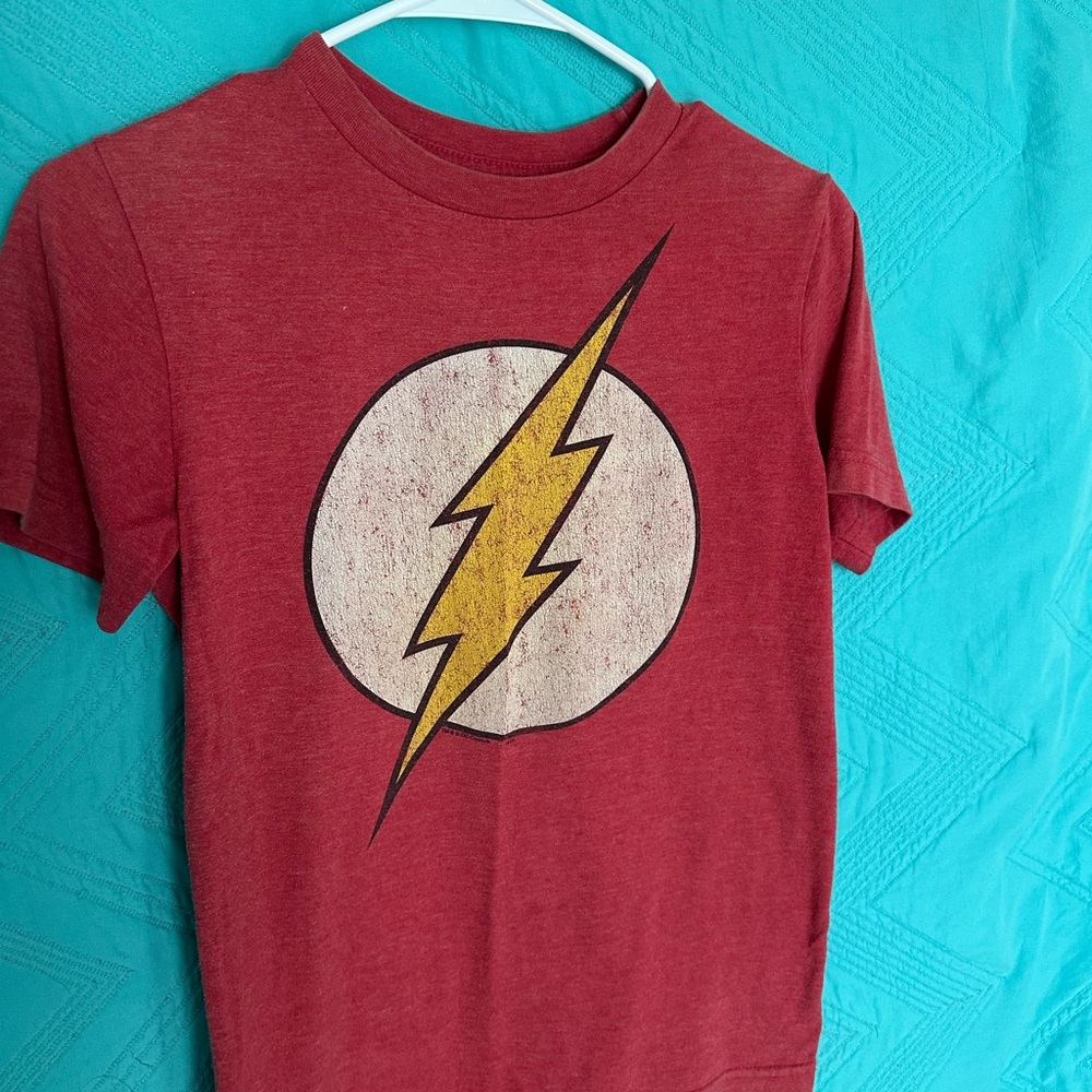 Red Flash Logo Kids T-Shirt size L